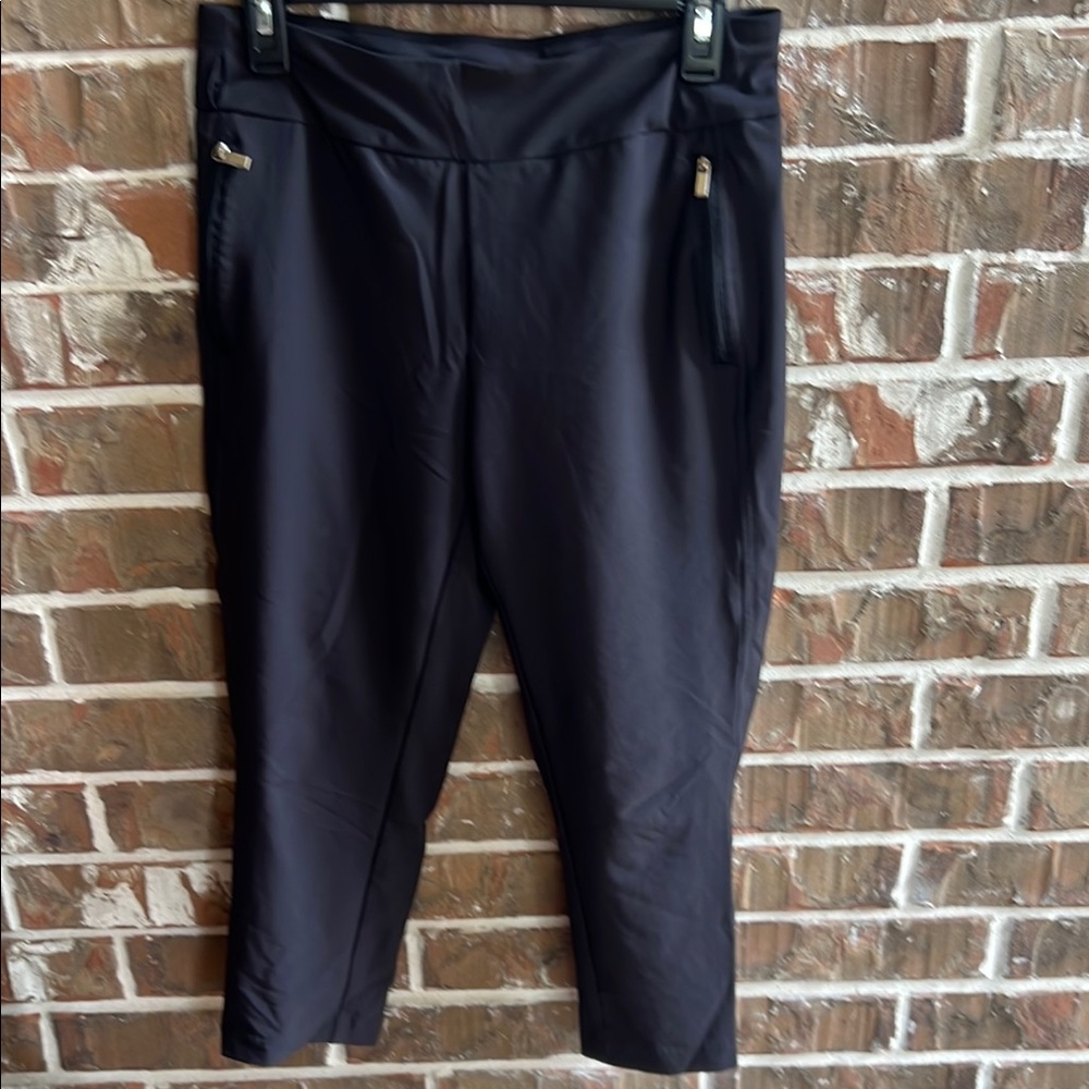 Black Cropped Pants with Zipper Details